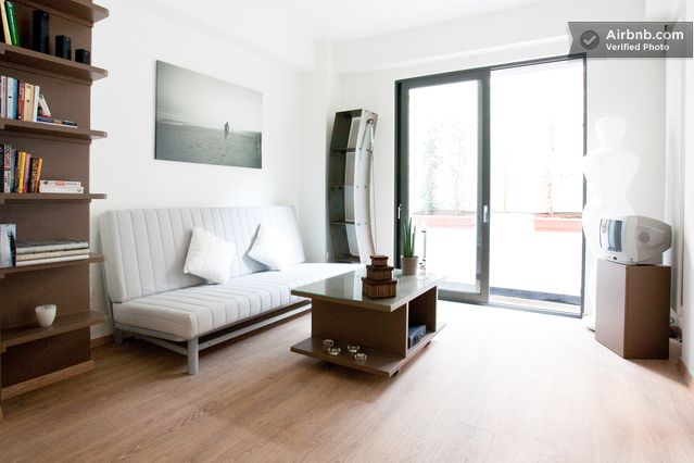 Airbnb: To 69% των καταλυμάτων βρίσκονται σε γειτονιές της Αθήνας χωρίς ξενοδοχεία